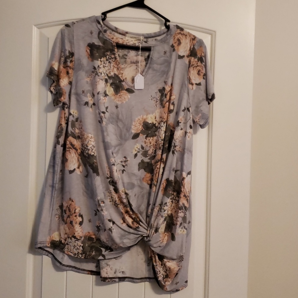 Knotty Front Floral Tee